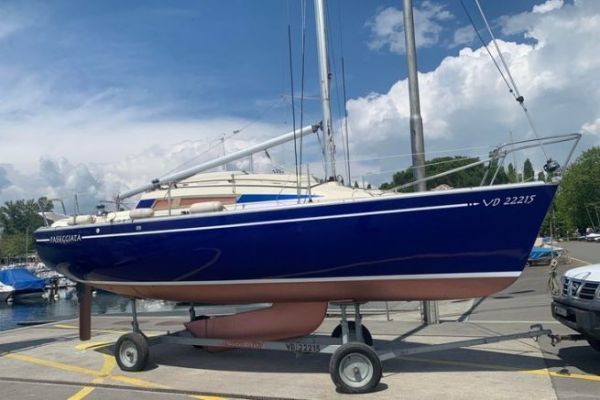 First 24, a comfortable sailboat for family sailing
